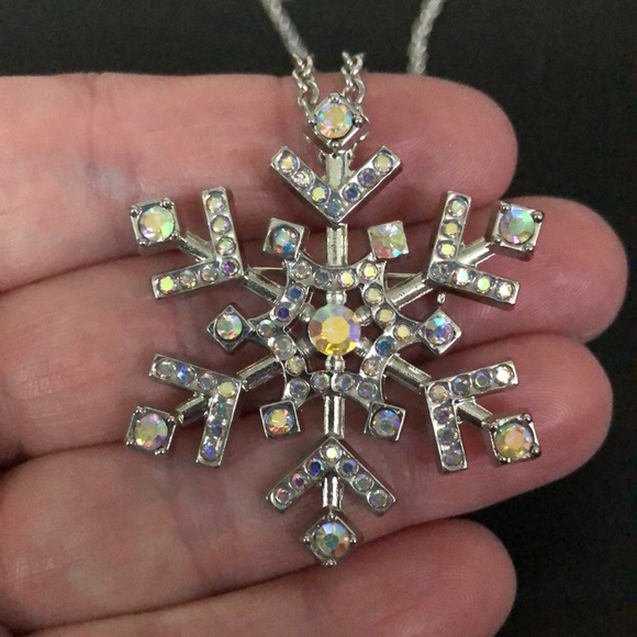 Snowflake pendant necklace - Picture 6 of 8